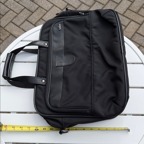 Vintage Black Messenger bag by Hartmann. Good used condition and ready to travel - Picture 7 of 9